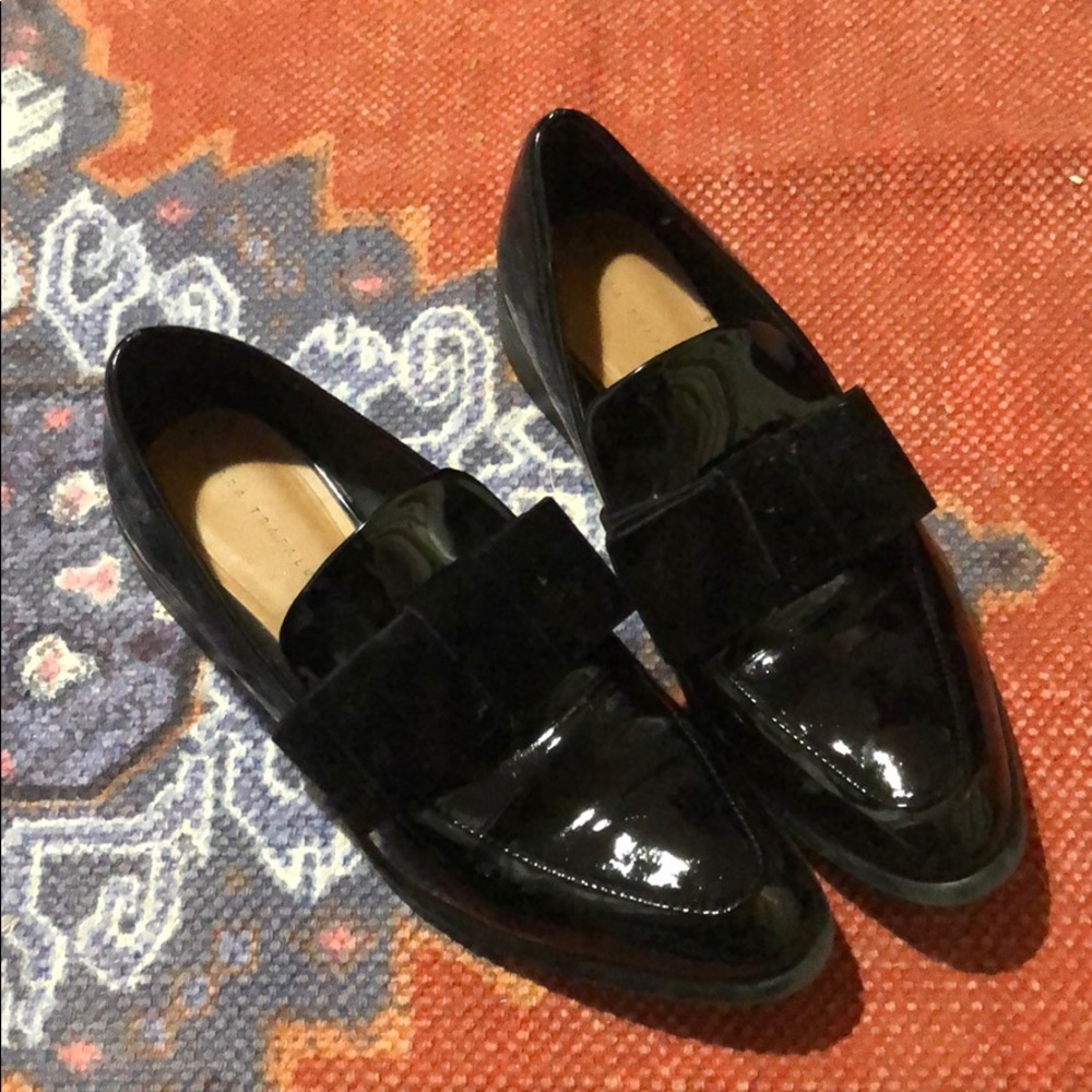 Loafers with velvet bowtie